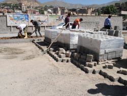 Hakkari’de Caddeler Parkeyle Kaplanıyor