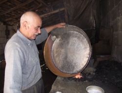 46 Yıllık Kalay Ustası, Mesleğini Devam Ettirecek Çırak Bulamıyor