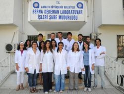 Üniversite Öğrencileri Belediyenin Laboratuvarında Staj Yapıyor