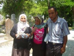 Kesilen Kolunu Gözyaşlarıyla Toprağa Verdi