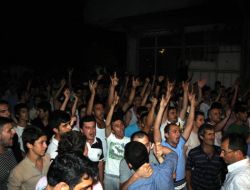 Yüzleri Maskeli Göstericiler İş Yerlerine Saldırıp, Mahalleliyi Galeyana Getirdi