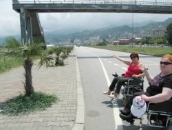 Görele Omurilik Felçliler Derneği: Karadeniz Sahil Yolu Engellilere Uygun Değil