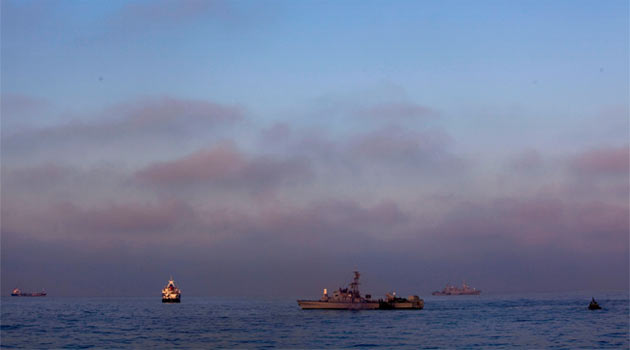 İsrail Donanması yardım gemisini kuşattı