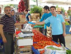 Denizli Belediyesi Pazaryerlerinde Çöp Torbası Dağıtıyor