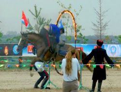 Ters Bindiği Atla Ateş Çemberinden Atladı