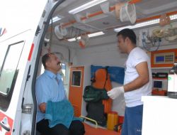 Yolcu Otobüsü Park Halindeki Tıra Çarptı: 3'ü Ağır 20 Yaralı