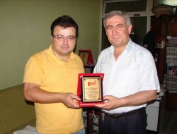 Deyyad’dan Cihan Muhabirine Teşekkür Plaketi