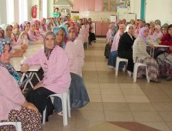 Sanayideki İşçilere 'İnsan İlişkileri Ve İş Güvenliği' Eğitimi Veriliyor