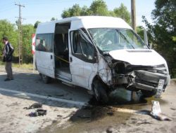 Servis Minibüsü Devrildi: 5 Yaralı
