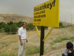 Hasankeyf Çok Dilli Tabelası Yenilendi