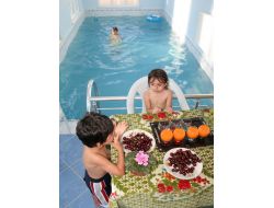 Evin İçerisinde Havuz Sefası