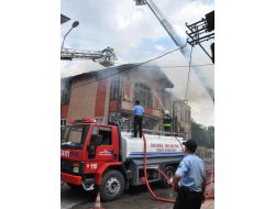 Tarihi Evlerindeki Yangını Gözyaşları Arasında İzlediler