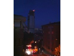 36 Katlı Binadaki Yangın Güçlükle Söndürüldü