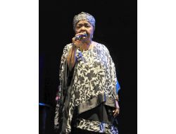 Çıplak Ayaklı Diva Caz Severleri Coşturdu