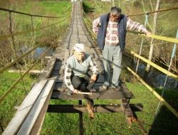 Yaraşlıyörük'teki Asma Köprüde Tadilat Çalışması Tamamlandı