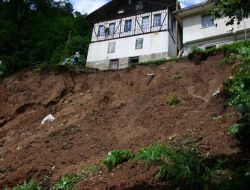 Sürmene’de Heyelan Maddi Hasara Neden Oldu
