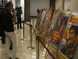 Kadir İnanır'ın Sanatta 40'ncı Yılı Anısına Afiş Sergisi Açıldı!