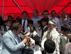 Toplu Sünnet Şöleni İle 154 Çocuk Erkekliğe İlk Adımını Attı