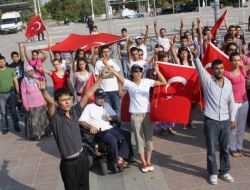 ŞEHİTLER İÇİN YÜRÜDÜLER