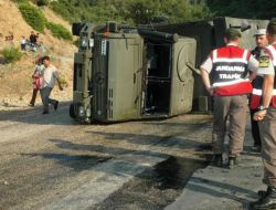 Osmaniye’de Askeri Araç Devrildi
