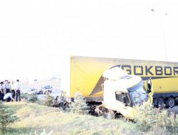 Tır Hatalı Solladı 5 Kişi Hayatını Kaybetti