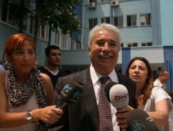 Başkan Arıkan İfade Verdiği Emniyetten Gülerek Çıktı