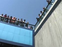 Ayrılmak Üzere Olduğu Eşine Kızdı, Köprüden Aşağı Atladı