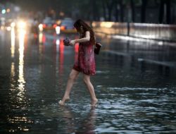 Son 13 Yılın En Şiddetli Yağmuru Pekin’de Büyük Hasara Yol Açtı