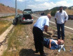 Elektrik Direğine Çarpan Otomobil Alev Aldı