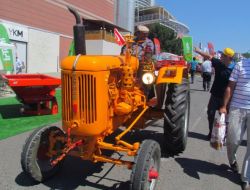 Traktörle Harmandalı Oynadı