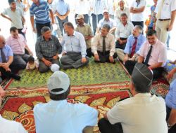 Manisa Valisi Güvenç Mevsimlik İşçileri Çadırlarda Ziyaret Etti