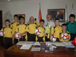 Gemlikgücü’ne Malzeme Desteği