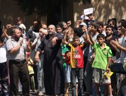 Bakan Şahin Yayladağı'ndaki Çadır Kentte İncelemelerde Bulundu