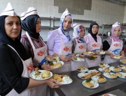 Yoksulları Doyurmak İçin Aşçılık Öğrendiler