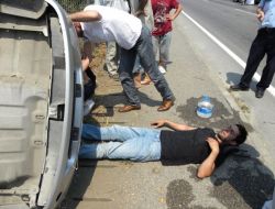 Otomobil, Motosiklete Çarparak Devrildi: 2 Yaralı