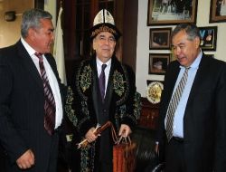 Kırgız Vali: Türkiye'deki Aytmatov Sevgisinden Heyecan Duyduk