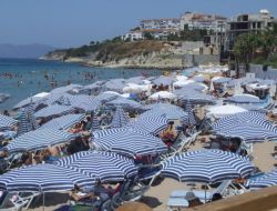 Kuşadası Günün İlk Yarısında 35 Dereceyi Gördü