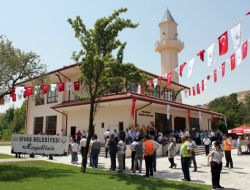 Açılışı Yapılan Camiye Din Görevlisi İstediler