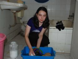 Lys Birincisi Menekşe: Kimse Yok Mu Sayesinde Elde Çamaşır Yıkamaktan Kurtuldum