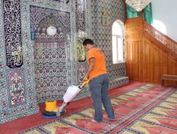 Akhisar’da Camiler Ramazan İçin Temizleniyor