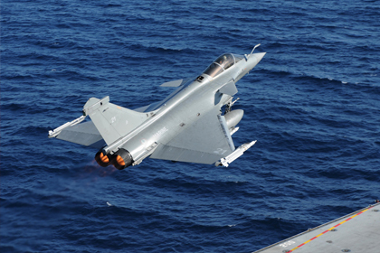 NATO uçakları Libya'da..