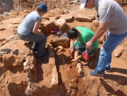 Altyapı Kazısında Tarihi Mezarlar Bulundu
