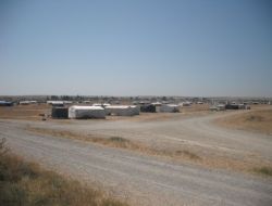 Bir Kova Su İçin Saatlerce Bekliyorlar