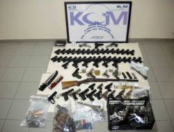 Düzce Polisi Suikast Silahlarını Ele Geçirdi