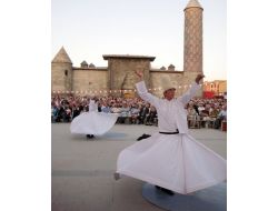 Ramazan, Yakutiye Kent Meydanı'nda Sema Gösterisi İle Karşılandı