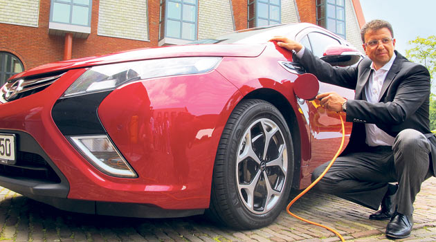 Döviz hızlı yükseldi otomobile zam kapıda..