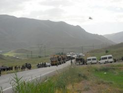 Başkale'de Askeri Araca Saldırı