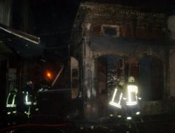 Tarihi Çarşıdaki Yangın İşyerlerini Tehdit Etti