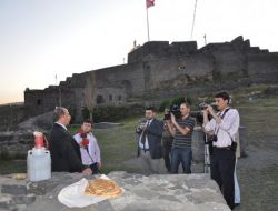 Türkiye’de İlk İftar Topu Serhat Şehri Kars’ta Atıldı