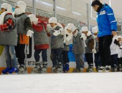 Erzurum'da 10 Bin Çocuk Tatil Döneminde Buz Pateniyle Tanıştı